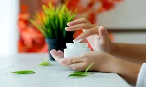 راهنمای استفاده اصولی از کرم های مرطوب کننده ، ضد چروک و دور چشم