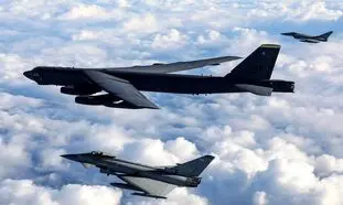 اسکورت بمب افکن بی ۵۲ با جنگنده های پیشرفته ناتو (ویدیو)