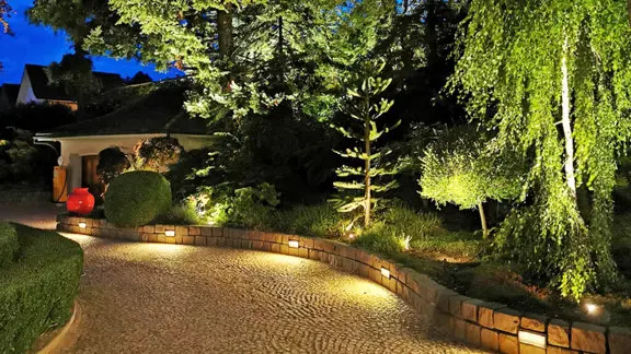ایده های جالب نورپردازی حیاط و باغچه (ویدیو)