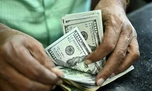 قیمت دلار کم شد اما کانال 32 هزار تومانی را ترک نکرد