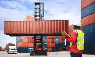 ترخیص کار گمرک چه خدماتی ارائه می‌دهد؟