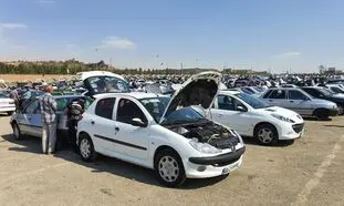 قیمت روز خودرو 12 آذر 1401/ سرمایه گذاران به دنبال خرید اتومبیل