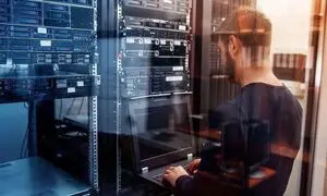 بهتر است یک متخصص شبکه استخدام کنیم؟