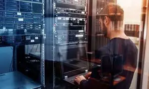 بهتر است یک متخصص شبکه استخدام کنیم؟
