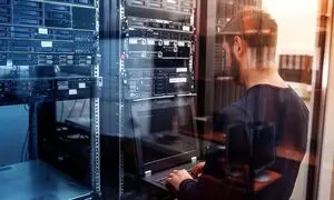 بهتر است یک متخصص شبکه استخدام کنیم؟