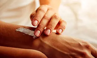 آثار زخم و اسکار را بدون لیزر از پوست‌تان پاک کنید