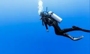 آموزش غواصی در کیش با تیمی کارآزموده با روش پدی