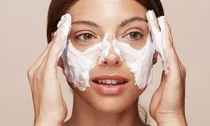 با ژل شستشو نوتروژینا آلودگی‌های سطحی و عمیق پوست را پاک کنید
