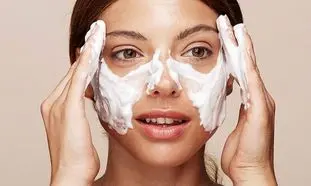 با ژل شستشو نوتروژینا آلودگی‌های سطحی و عمیق پوست را پاک کنید