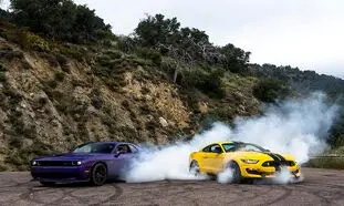 جدال فورد موستانگ و دوج چلنجر 2023 ؛ دو وحشی آمریکایی (ویدیو)