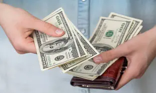 قیمت روز دلار 25 دی 1401/ کاهش فعالیت معامله گران در بازار ارز