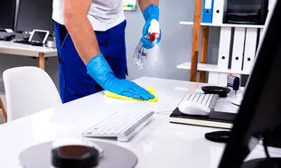 بازدهی کسب و کار را با دریافت خدمات نظافت محل کار افزایش دهید