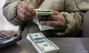 عقب نشینی قیمت‌ها در بازار دلار، طلا و خودرو