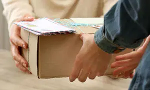 خدمات پستی با سرویس پس کرایه چه ویژگی‌هایی دارد؟