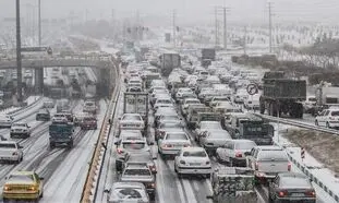 برف سنگین خیابان های تهران را قفل کرد/ 24 ساعت سخت برای تهرانی ها