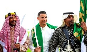 رقص جنجالی رونالدو با شمشیر و دشداشه