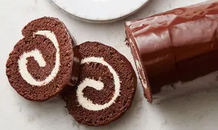 کیک اسفنجی رولی بنیس ؛ یک سوئیس رول واقعی و خوشمزه!