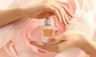 ۵ عطر زنانه باکلاس مناسب نوروز