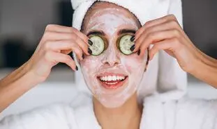 10 داروی طبیعی و ارزان برای درخشش پوست صورت