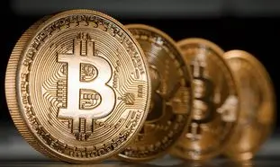 قیمت روز بیت کوین 20 فروردین 1402/ اقتصاد آمریکا روی نرخ رمزارز معروف موثر است؟