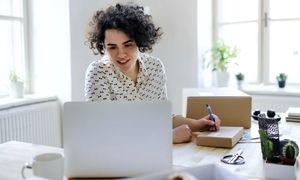 5 شغل پرتقاضا با درآمد بالای 10 میلیون برای خانم های خانه دار