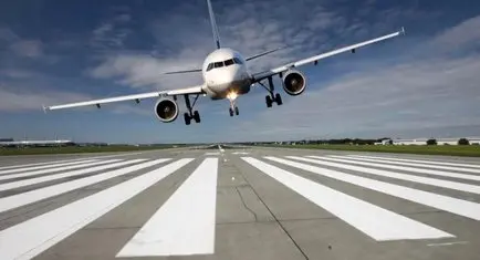 حرکت ناشیانه خلبان هنگام فرود هواپیمای مسافربری (ویدیو)