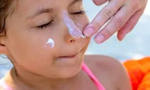 پرفروش‌ ترین کرم های ضدآفتاب مخصوص کودکان