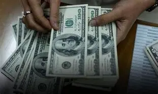 قیمت روز دلار 17 اردیبهشت 1402/ نوسان نرخ ارز رو به پایین است
