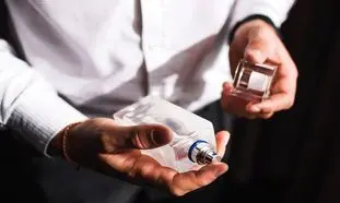 پر فروش ترین عطر های مردانه موجود در بازار + قیمت اردیبهشت