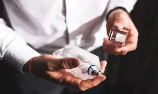 پر فروش ترین عطر های مردانه موجود در بازار + قیمت اردیبهشت