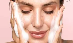 پرفروش ترین شوینده های صورت در بازار + قیمت
