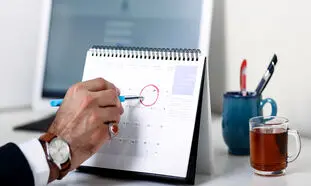 چطور جلسات را مثل مدیران حرفه‌ ای مدیریت کنیم؟ + روش‌ های بهبود