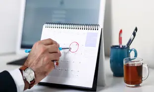 چطور جلسات را مثل مدیران حرفه‌ ای مدیریت کنیم؟ + روش‌ های بهبود