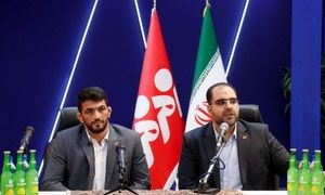 همکاری قهرمان کشتی جهان با یک کارخانه نوشیدنی