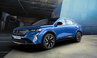 شاسی بلند رنو رافائل ؛ کپی برداری از برادر فرانسوی (ویدیو)