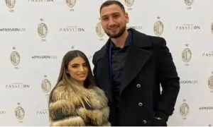دزدها دروازه بان معروف و‌ نامزدش را برهنه کردند و بستند