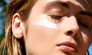 بهترین کرم ضد آفتاب برای مردادماه کدام است؟ + قیمت
