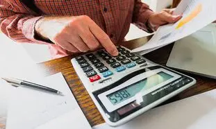 مالیات اصناف چقدر است؟ / کارمندها بیشتر از نمایشگاه داران مالیات پرداخت می کنند