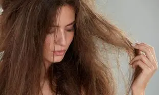 10 راهکار طلایی برای درمان خشکی مو