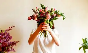 چرا گل‌ ها بهترین انتخاب برای هدیه هستند؟