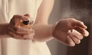 با این 5 عطر  زنانه در مهمانی های تابستانه بدرخشید