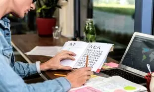 5 شغل دورکاری با حقوق بالای 8 میلیون تومان برای مترجم ها