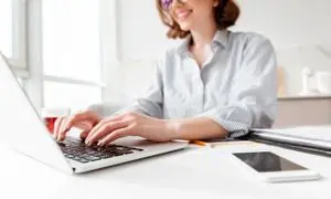 6 شغل با حقوق بالای 15 میلیون تومان برای خانم ها (شهریور 1402)