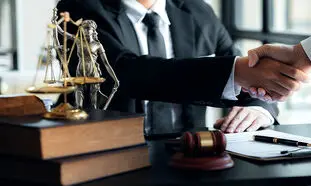 6 شغل با حقوق بالای 15 میلیون تومان برای کارشناسان حقوق