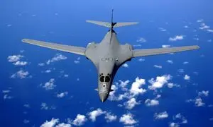 بمب افکن های راهبردی B-1B امریکا در کمین ناوهای جنگی روسیه