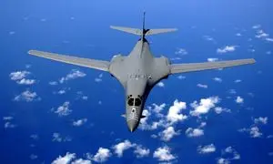 بمب افکن های راهبردی B-1B امریکا در کمین ناوهای جنگی روسیه