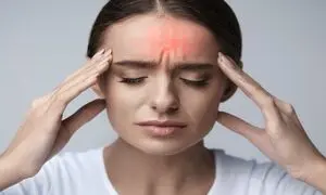 بررسی علت و روش درمان میگرن قاعدگی