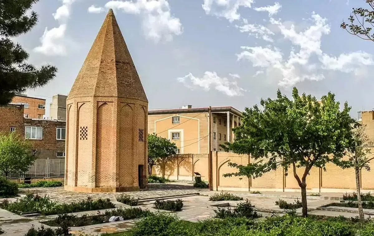 رزرو هتل در شهر بوعلی سینا و تاریخ مادها؛ همدان