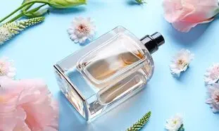 5 عطر و ادکلن‌ محبوب با قدرت نشر بالا