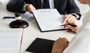 آشنایی با وکیل قراردادها + تنظیم انواع قراردادهای حقوقی